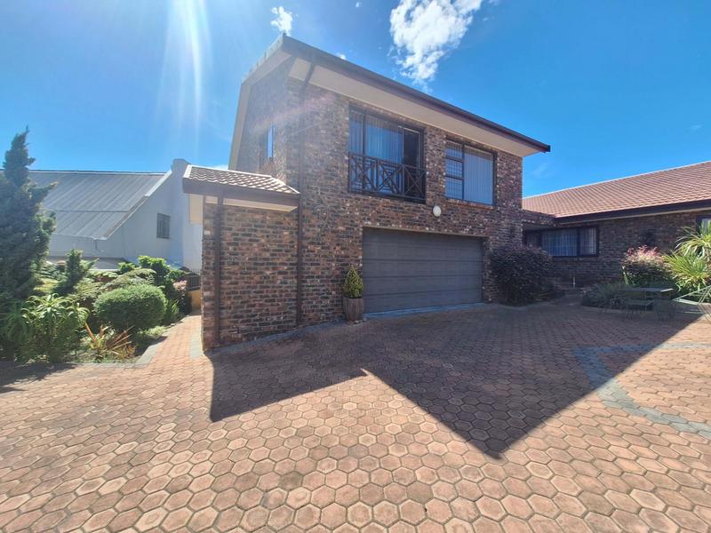 4 Bedroom Property for Sale in Hartenbos Heuwels Western Cape